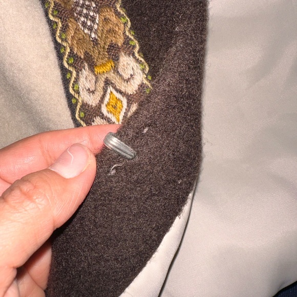 1970s Fringed Embroidered Cape in wool by A.S Evebofoss. - Picture 11 of 15